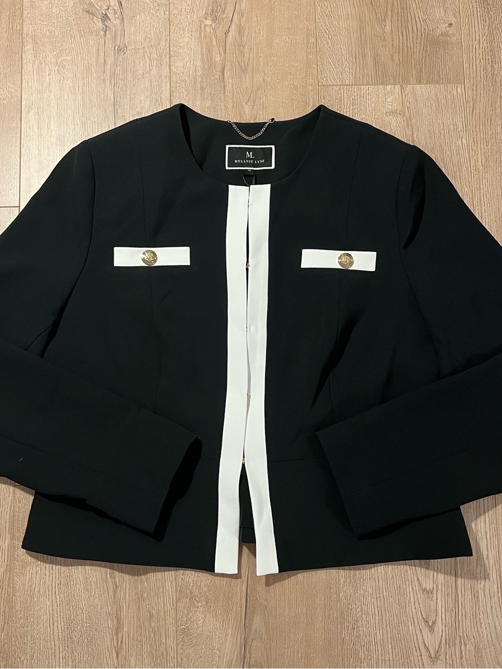 Melanie Lyne Black Cropped Contrast-Trim Blazer with Gold Buttons